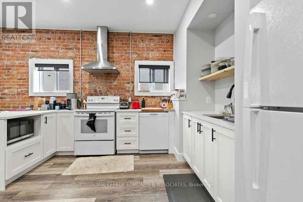 201 PEMBROKE STREET W