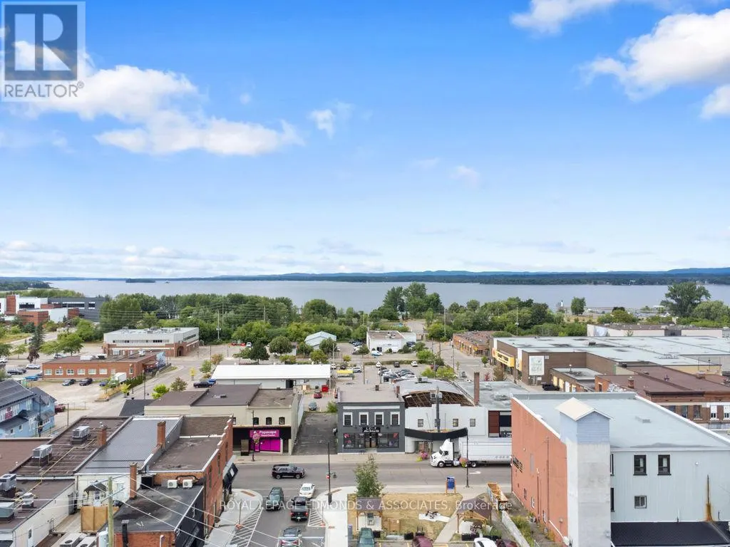 201 PEMBROKE STREET W