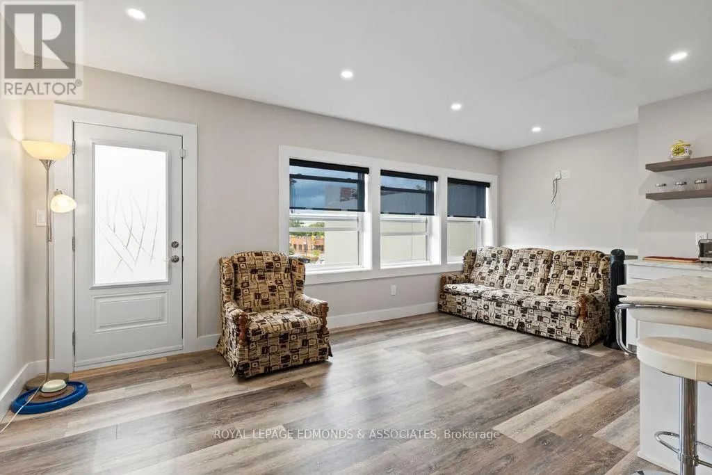 201 PEMBROKE STREET W