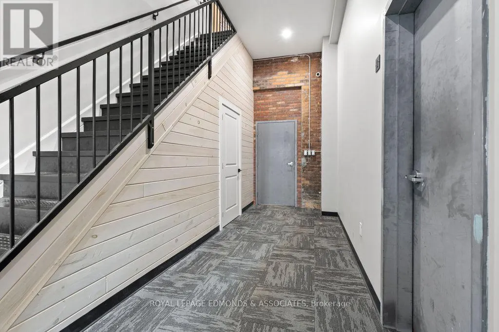 201 PEMBROKE STREET W