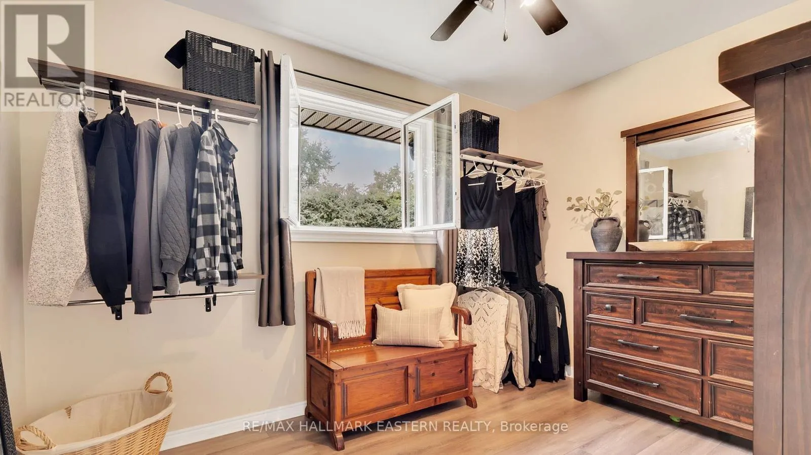 310 ELGIN STREET E