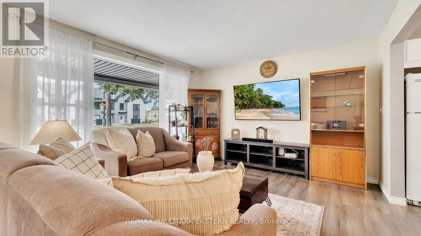 310 ELGIN STREET E