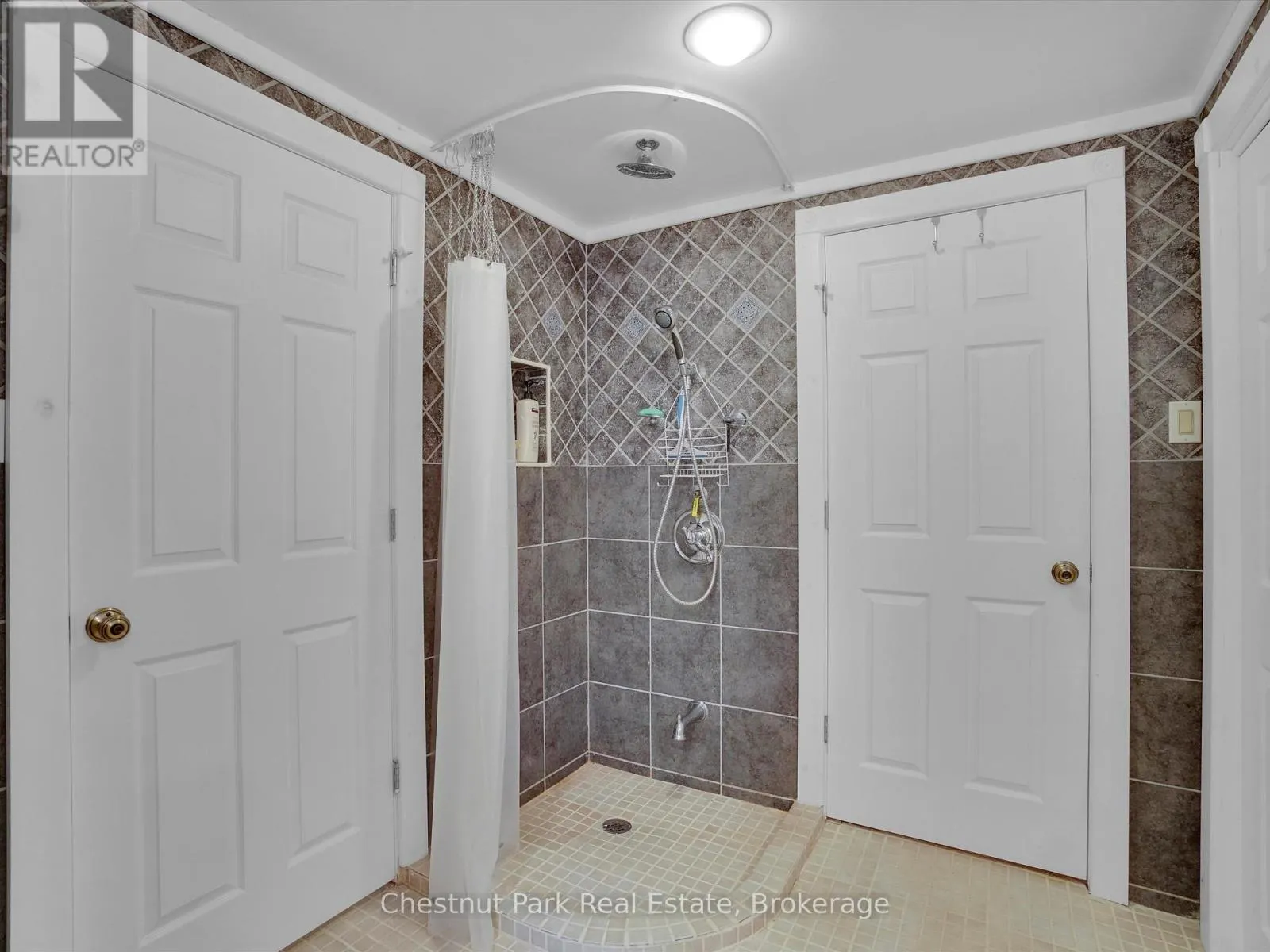1300 DICKIE LAKE ROAD W