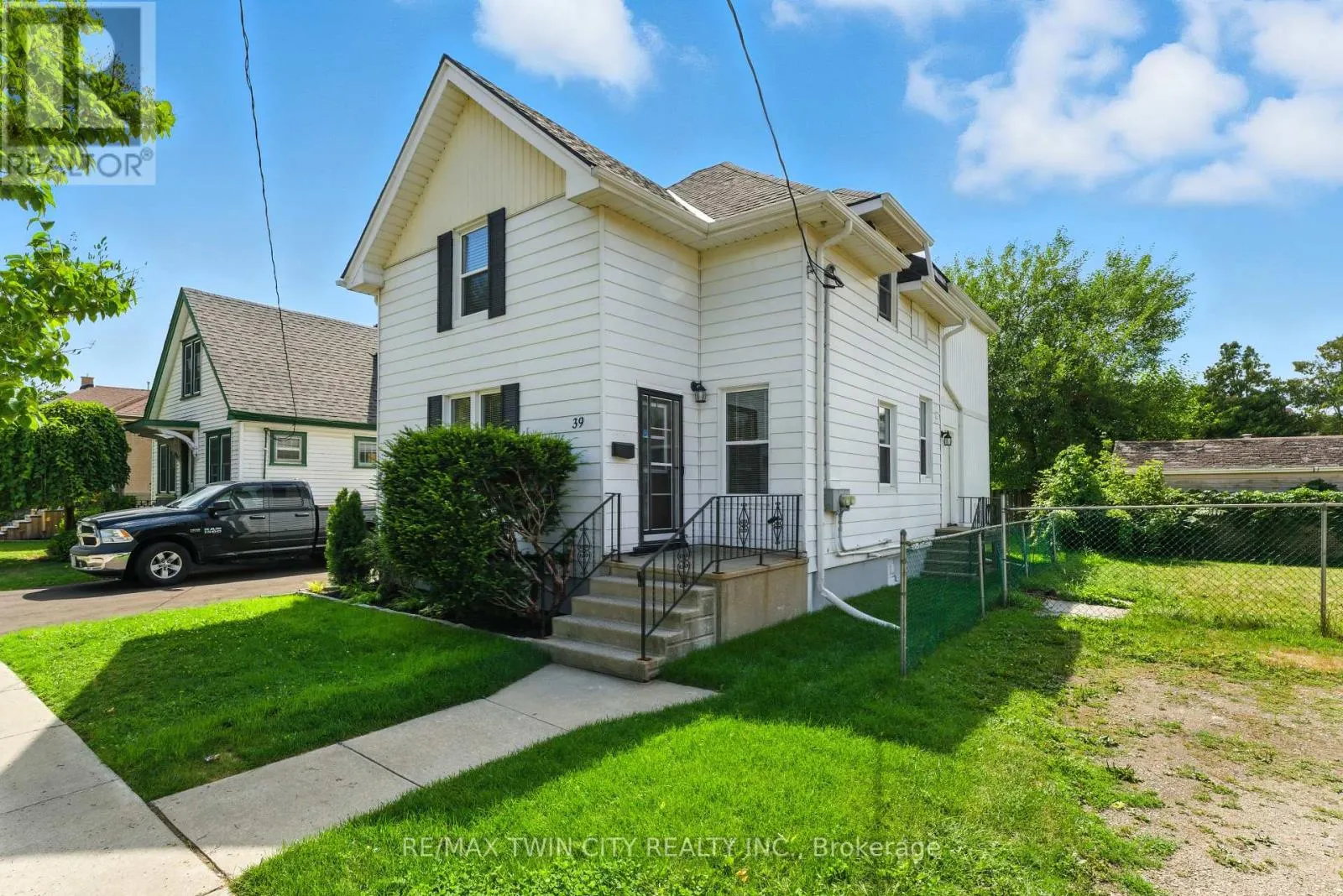 39 ALLENBY AVENUE