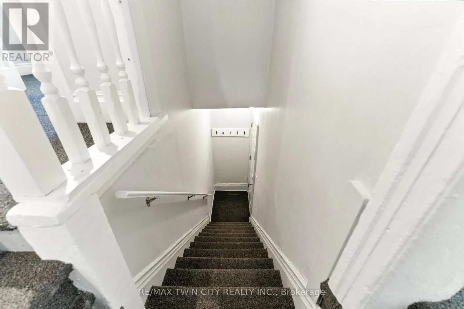 39 ALLENBY AVENUE