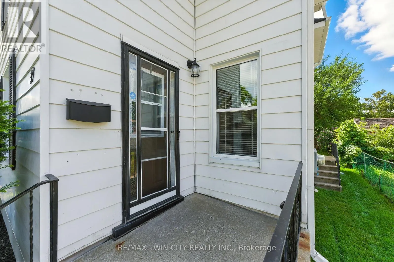 39 ALLENBY AVENUE
