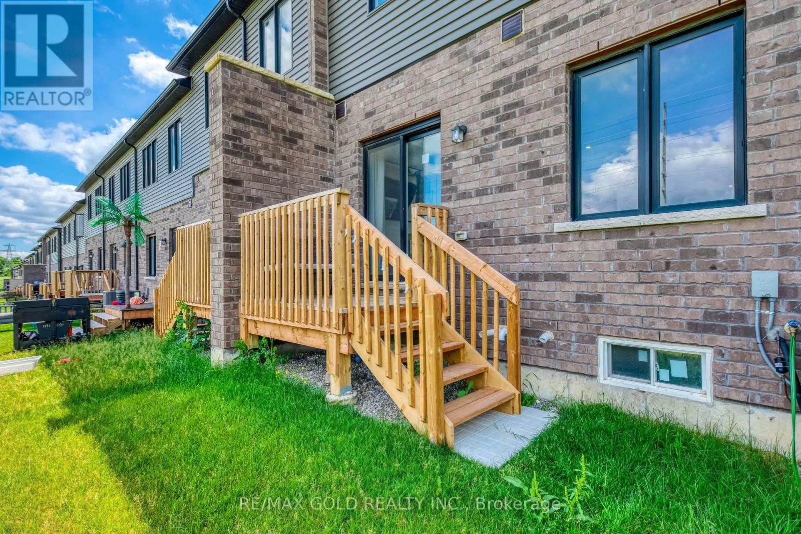 43 GEORGE BRIER DRIVE W