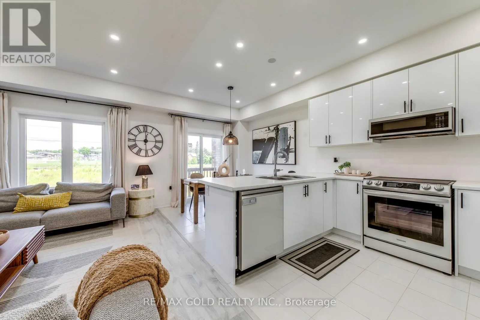 43 GEORGE BRIER DRIVE W