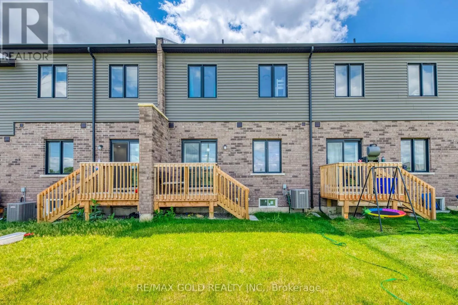 43 GEORGE BRIER DRIVE W