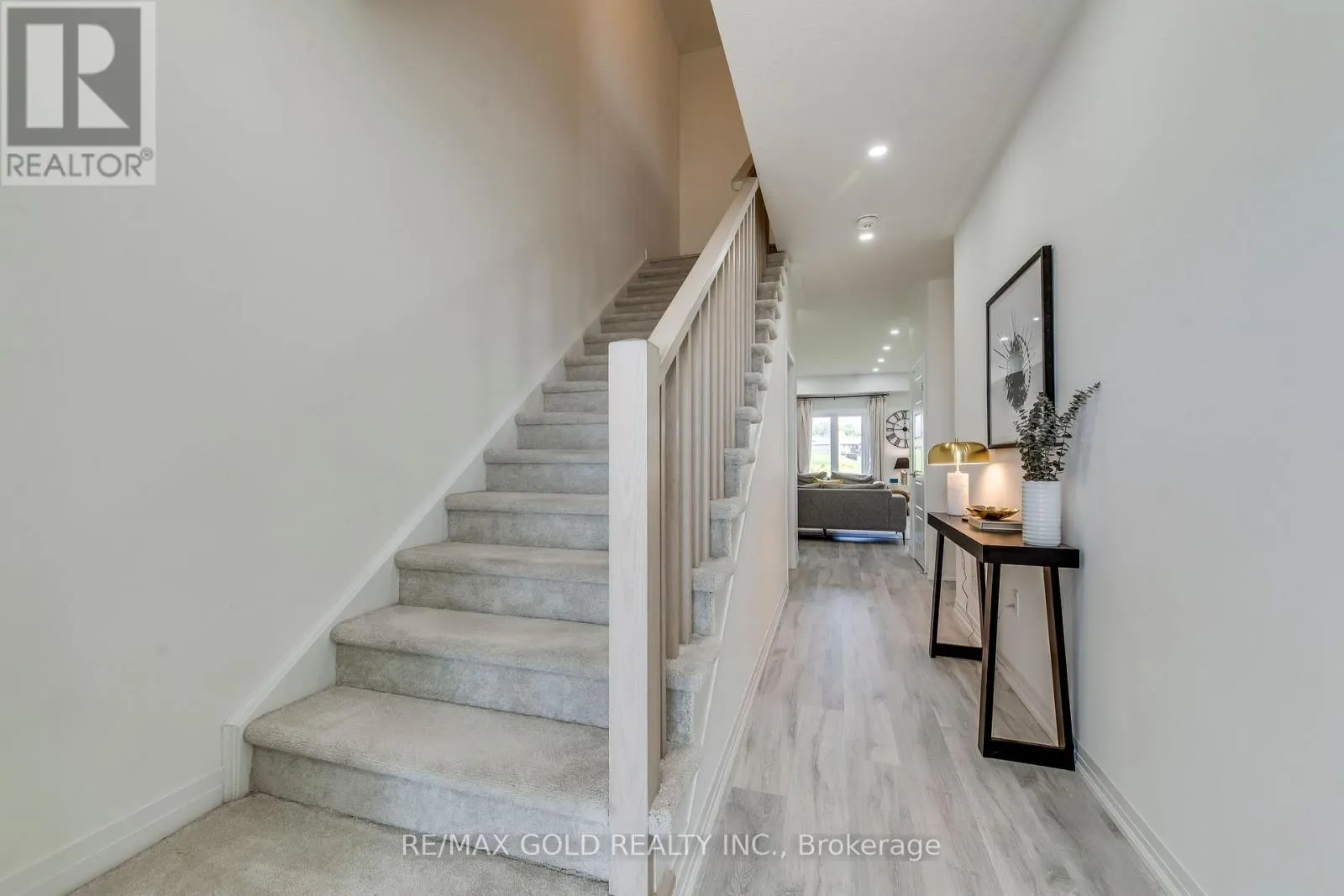 43 GEORGE BRIER DRIVE W