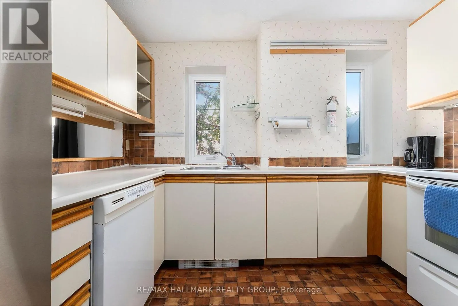 3 - 244 CHARLOTTE STREET