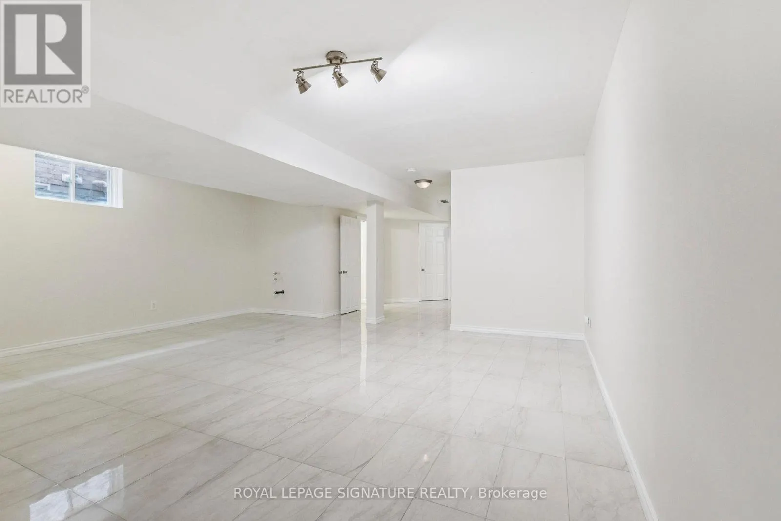 30 VIPOND STREET