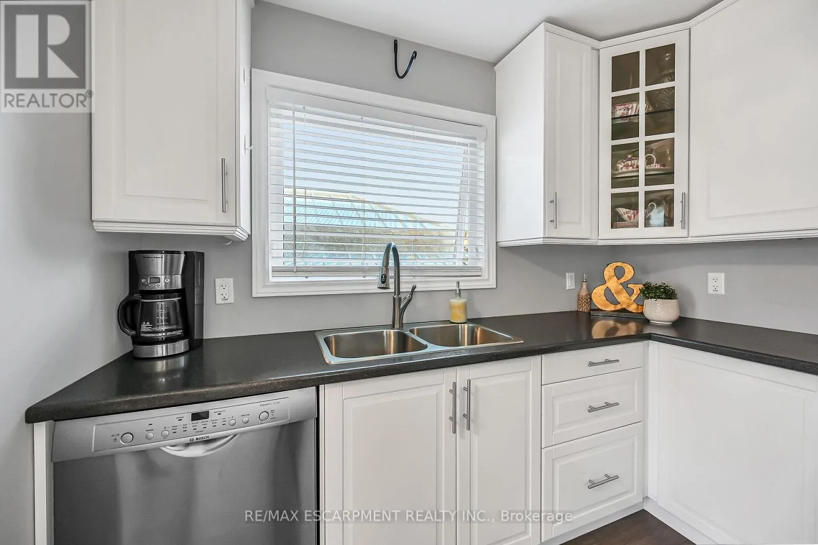 533 COCHRANE ROAD