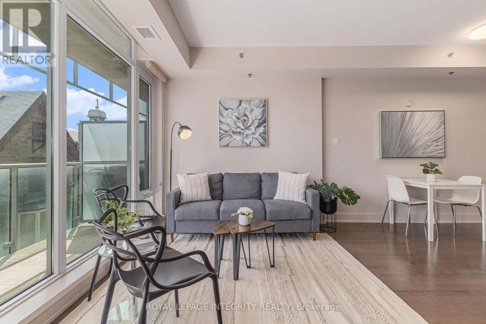 304 - 98 RICHMOND ROAD