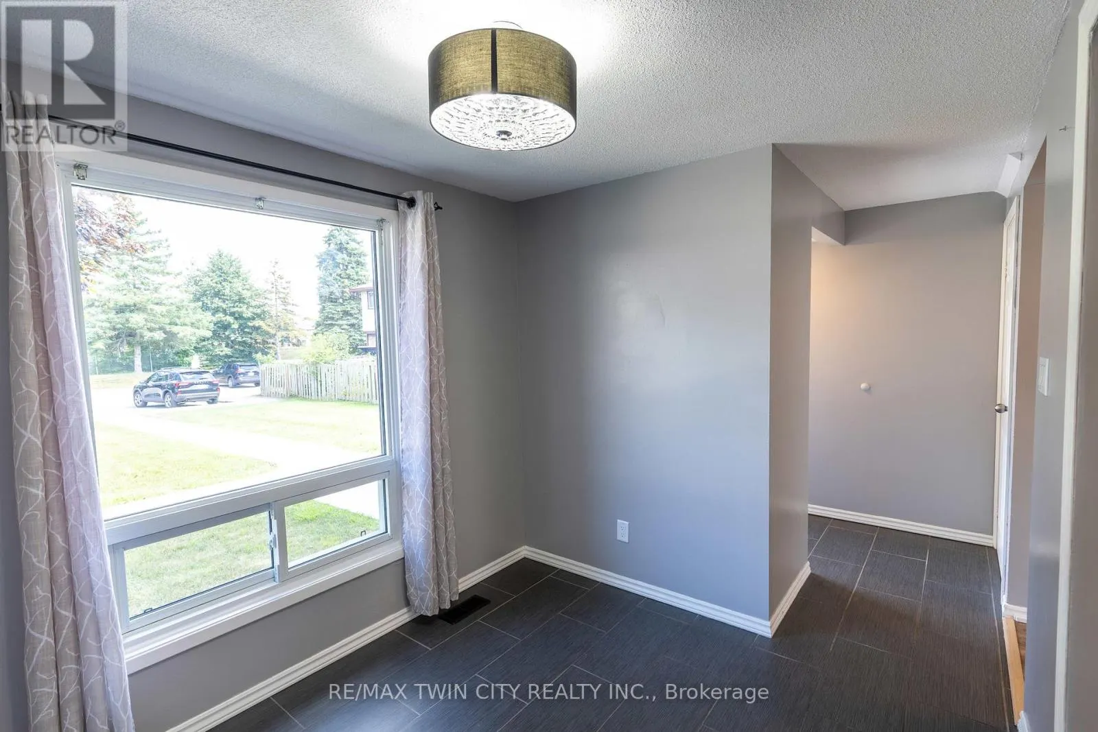43 - 210 GLAMIS ROAD