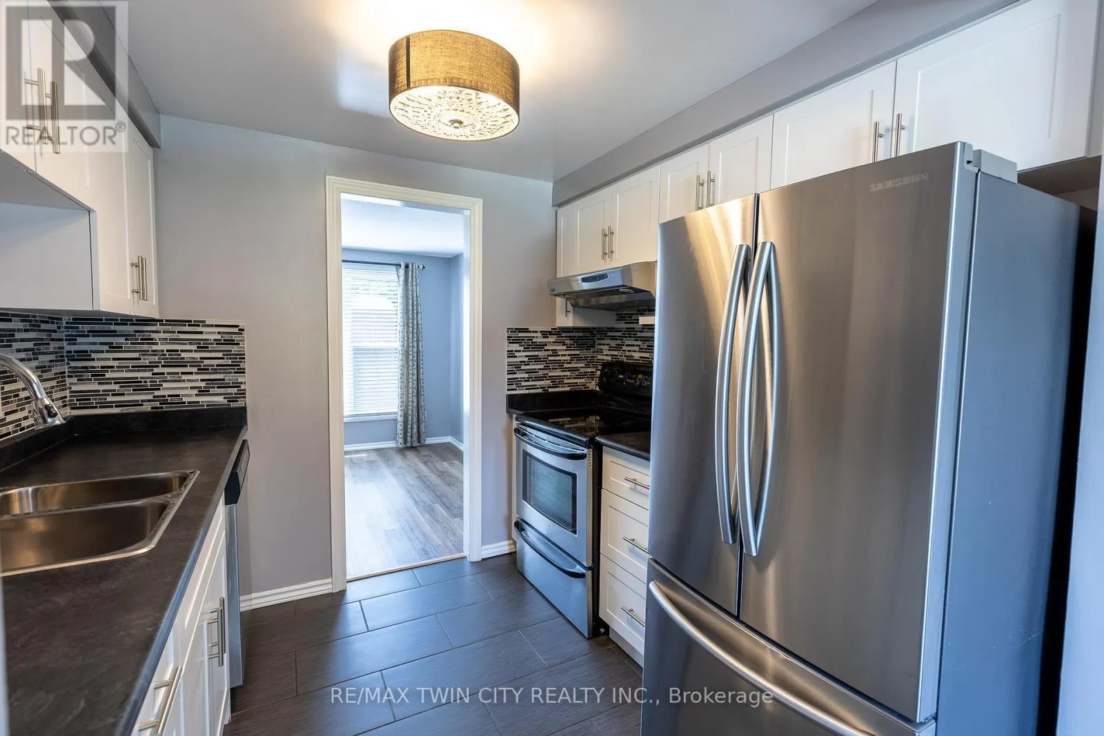 43 - 210 GLAMIS ROAD