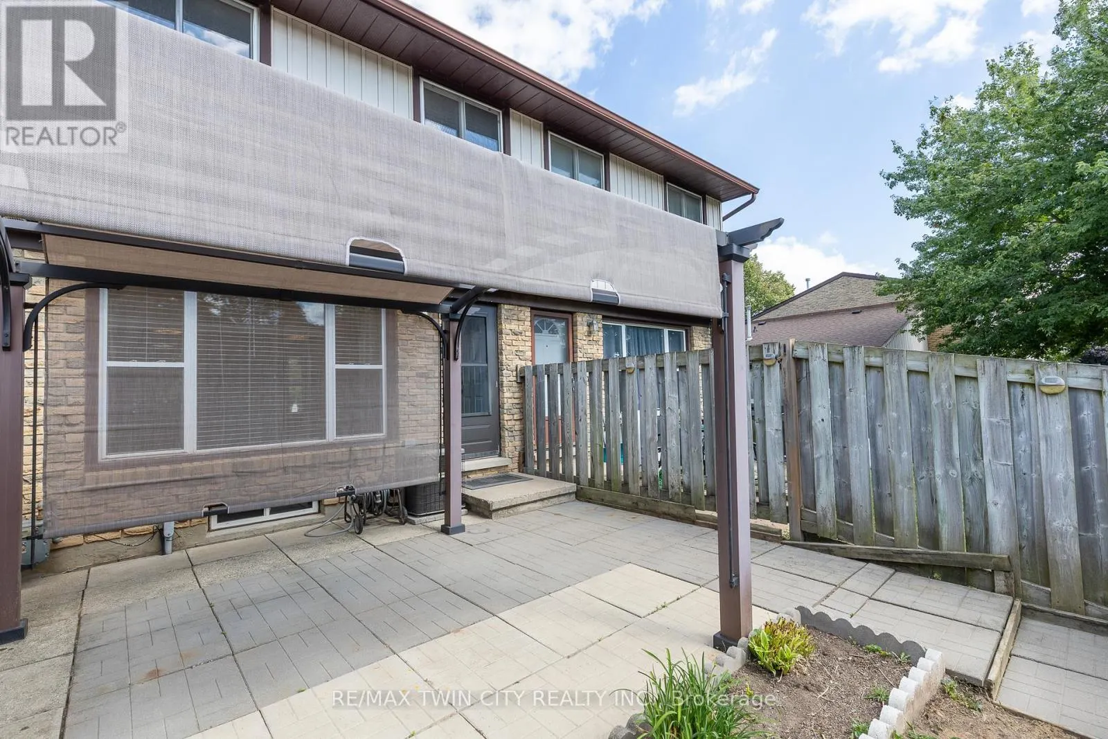 43 - 210 GLAMIS ROAD
