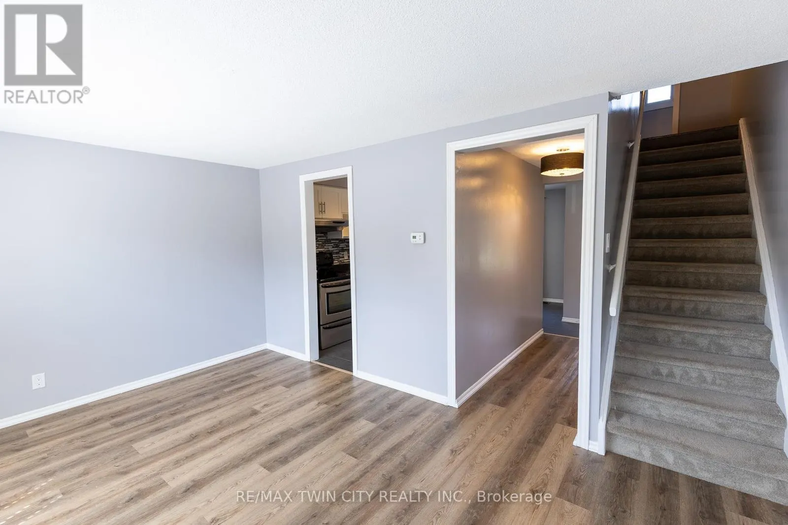 43 - 210 GLAMIS ROAD
