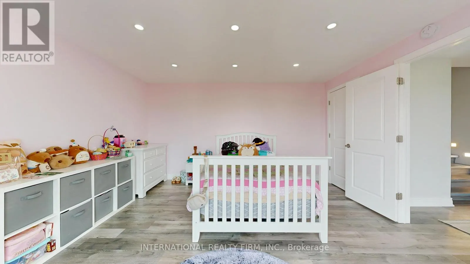 8309 OAK RIDGES DRIVE