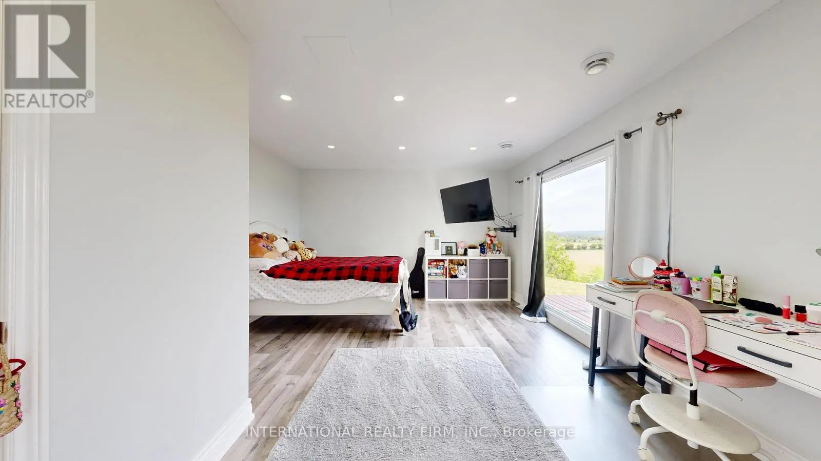 8309 OAK RIDGES DRIVE