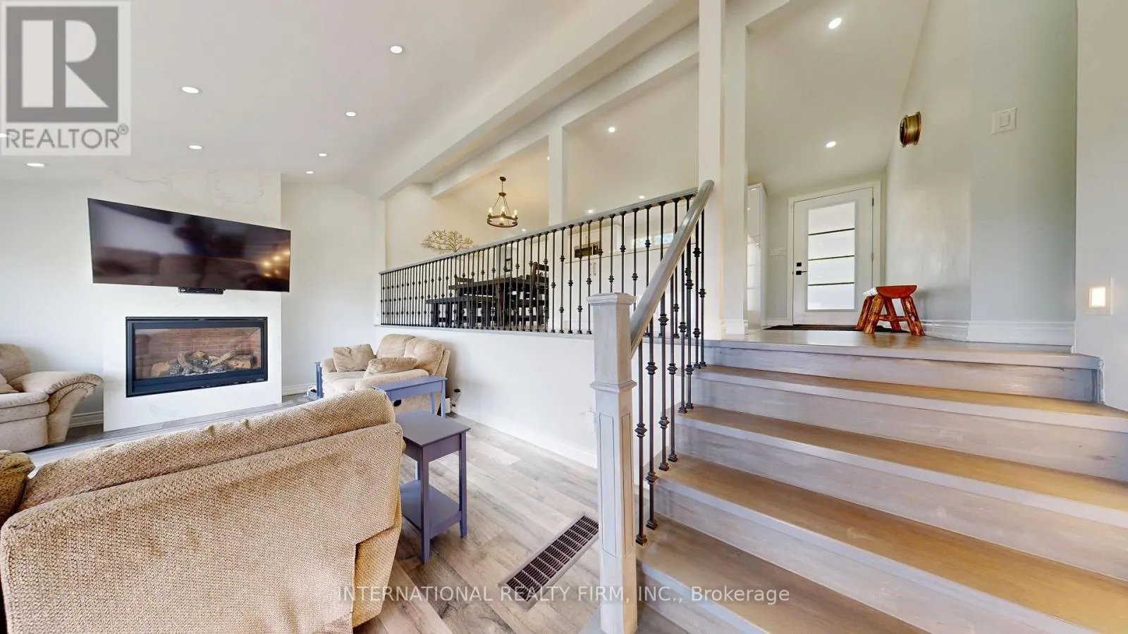 8309 OAK RIDGES DRIVE