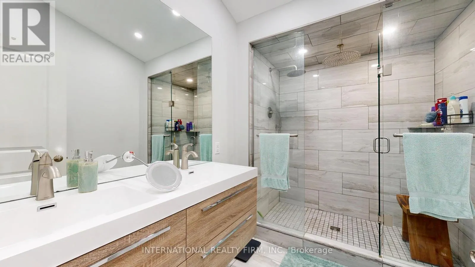 8309 OAK RIDGES DRIVE