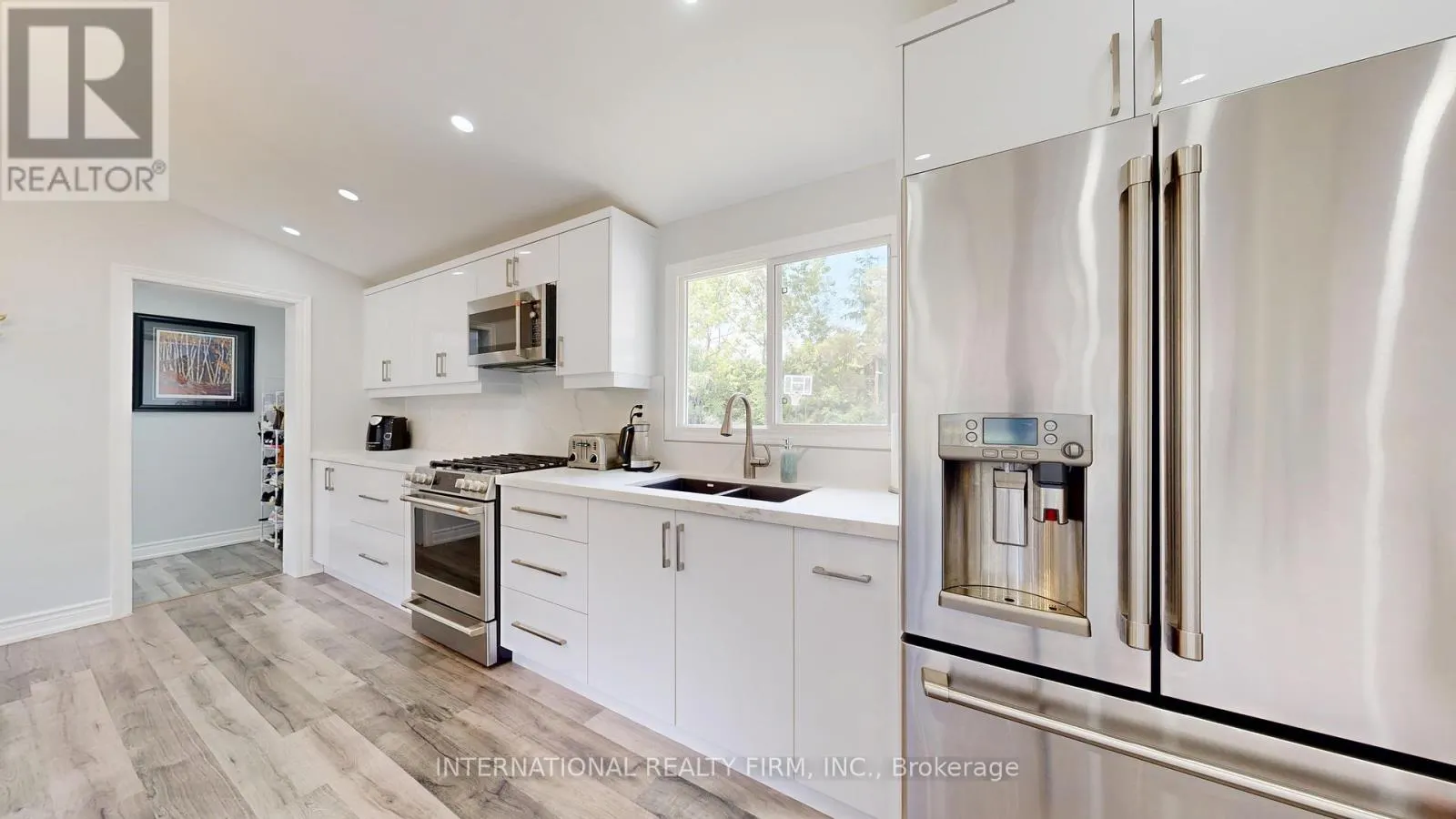 8309 OAK RIDGES DRIVE