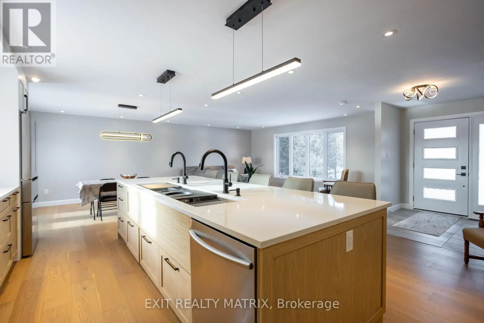 2418 RIDEAU ROAD