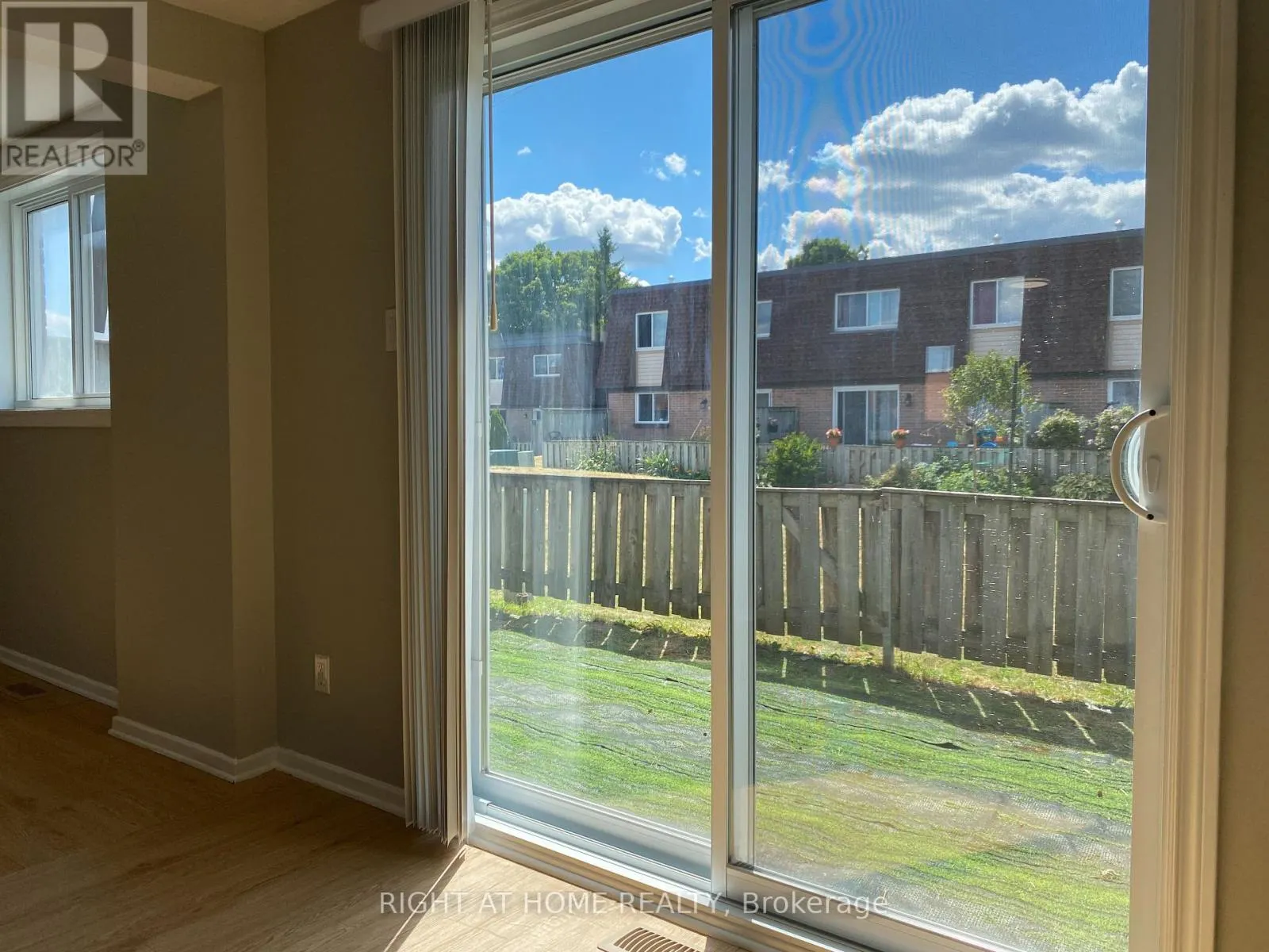 271 RIDGEPARK PRIVATE