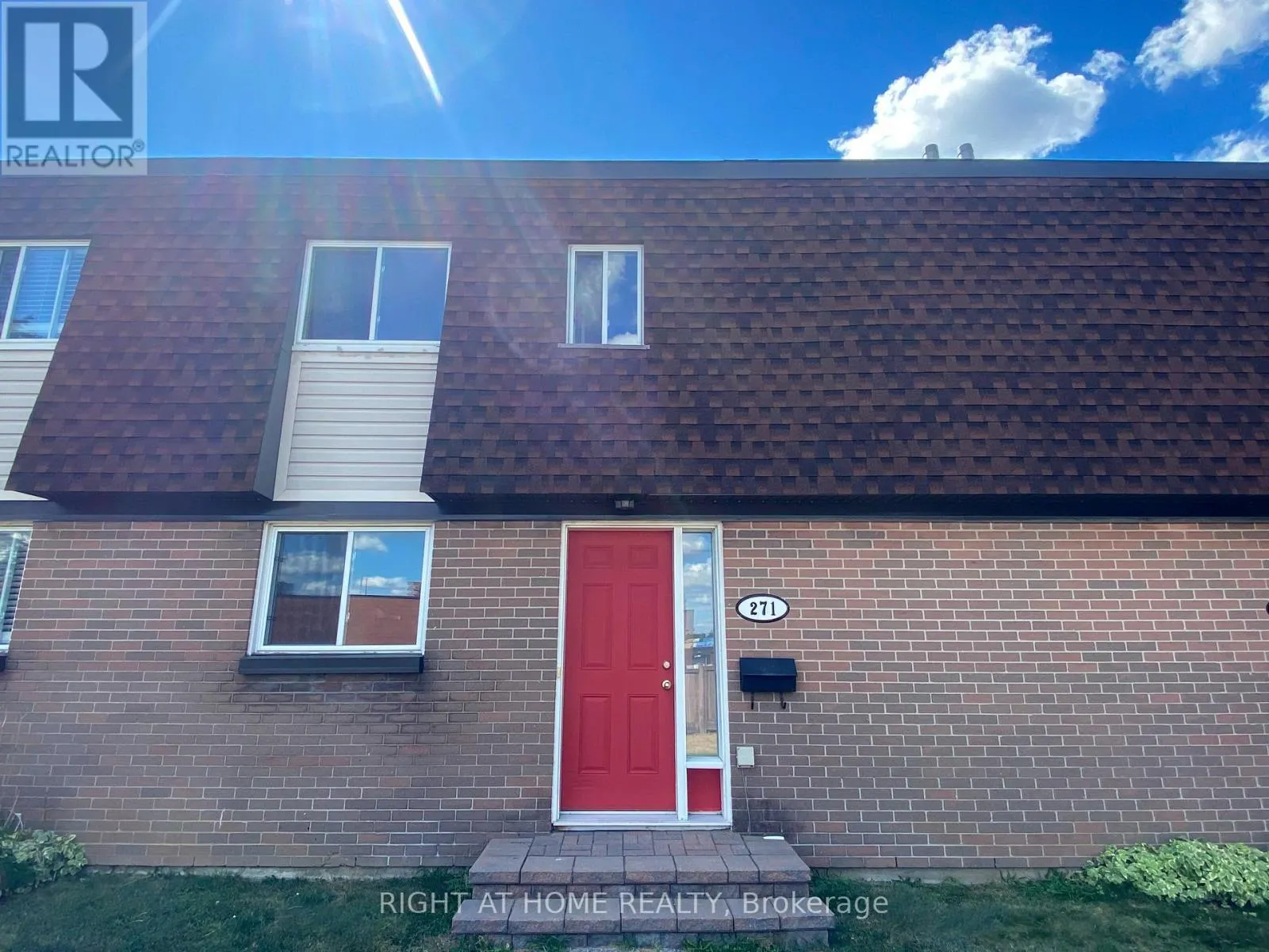 271 RIDGEPARK PRIVATE