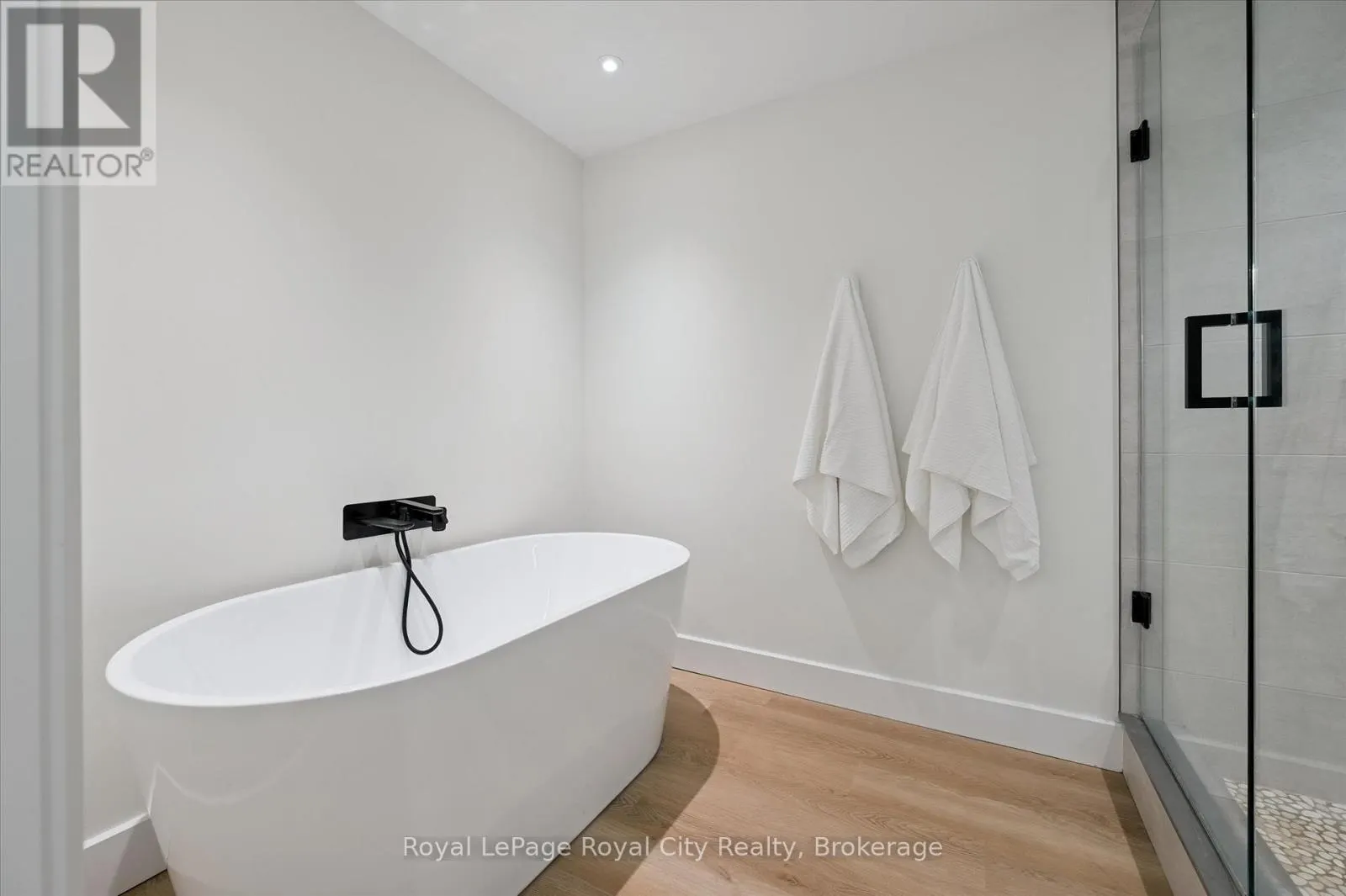15 FARNHAM ROAD