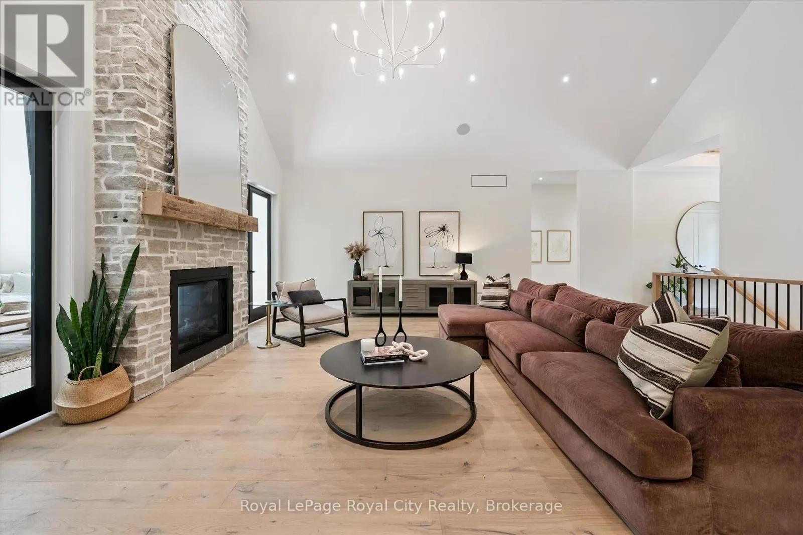 15 FARNHAM ROAD
