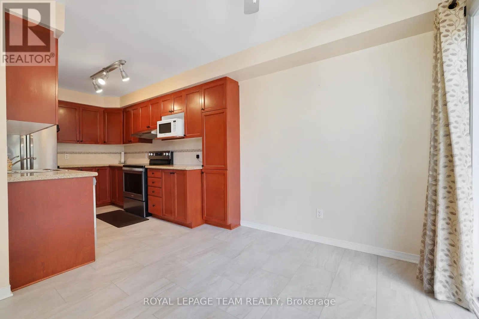 144 DEERCROFT AVENUE