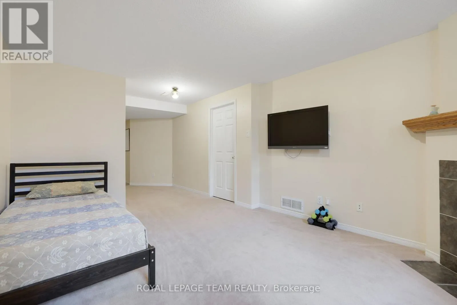 144 DEERCROFT AVENUE