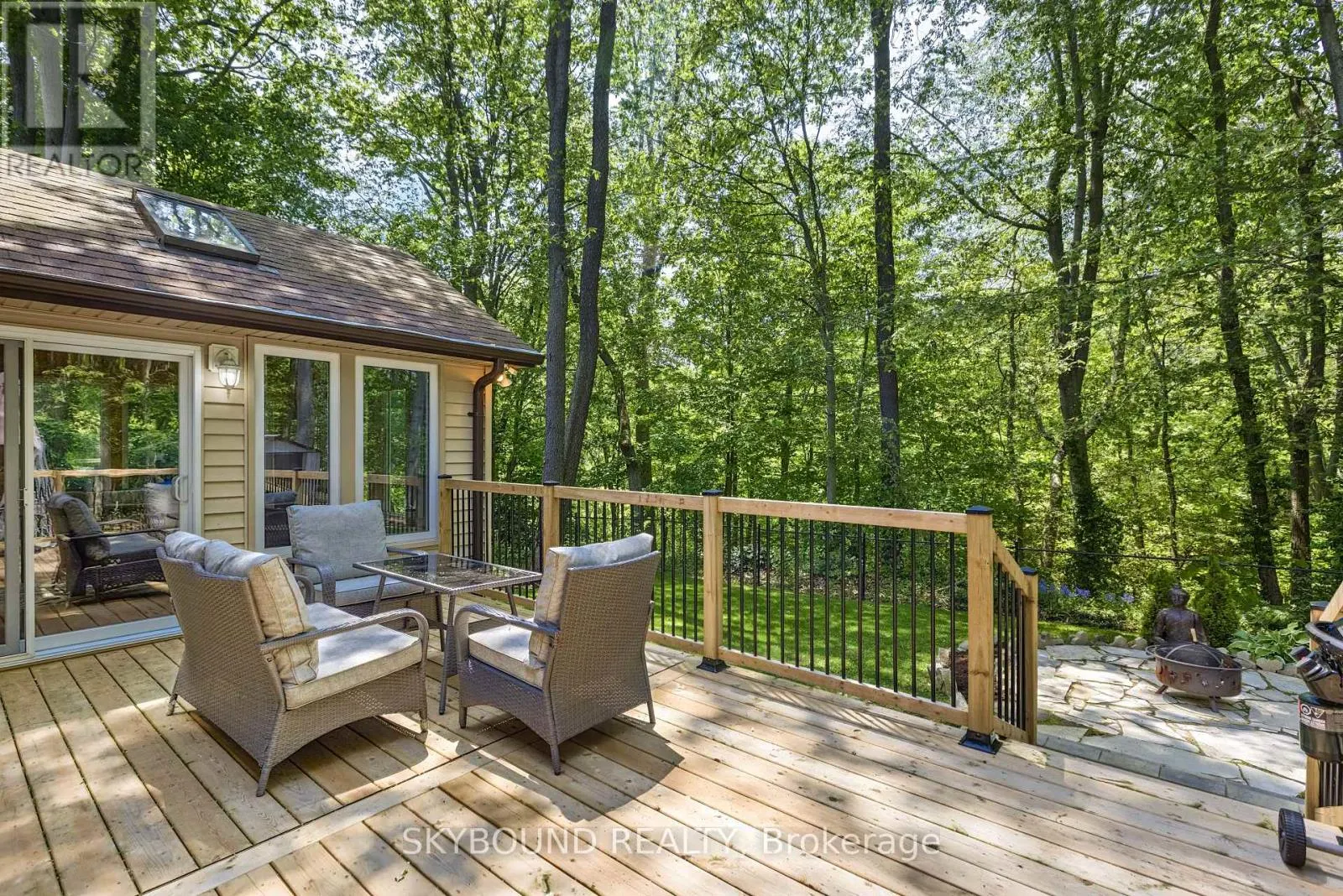 6 ROSELAWN COURT