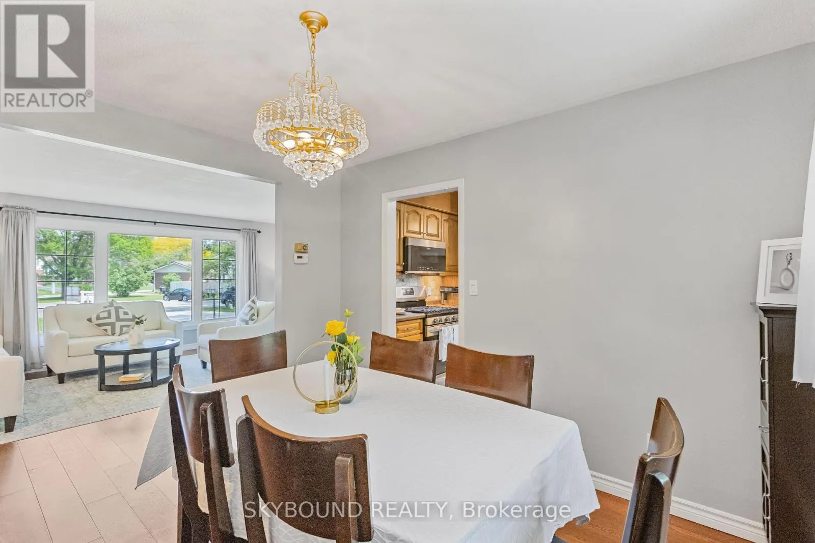 6 ROSELAWN COURT