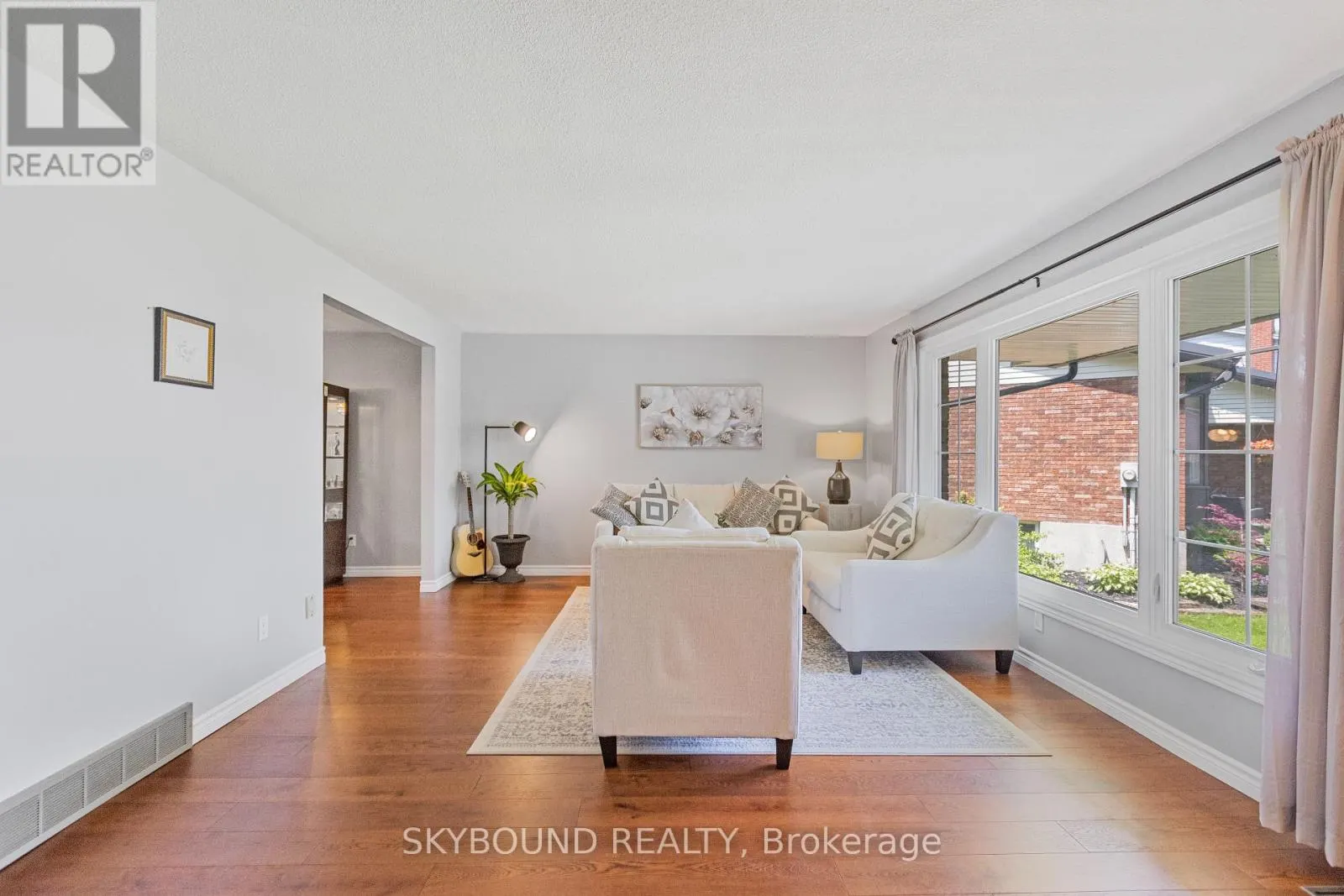 6 ROSELAWN COURT
