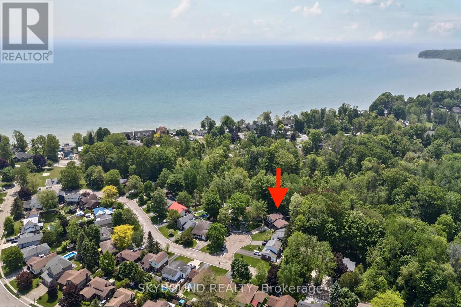 6 ROSELAWN COURT