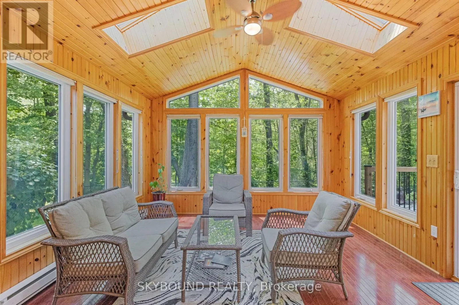 6 ROSELAWN COURT