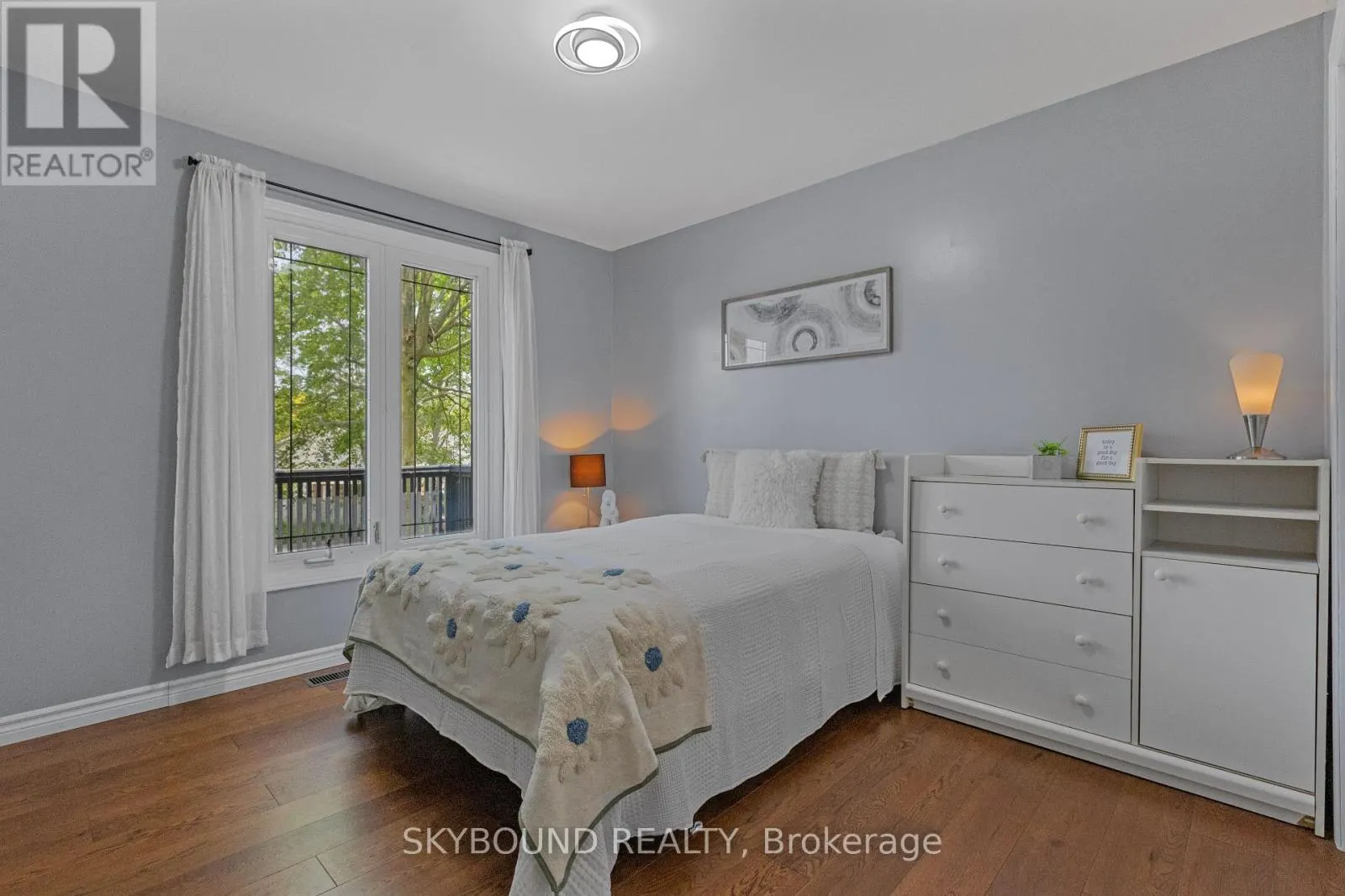 6 ROSELAWN COURT