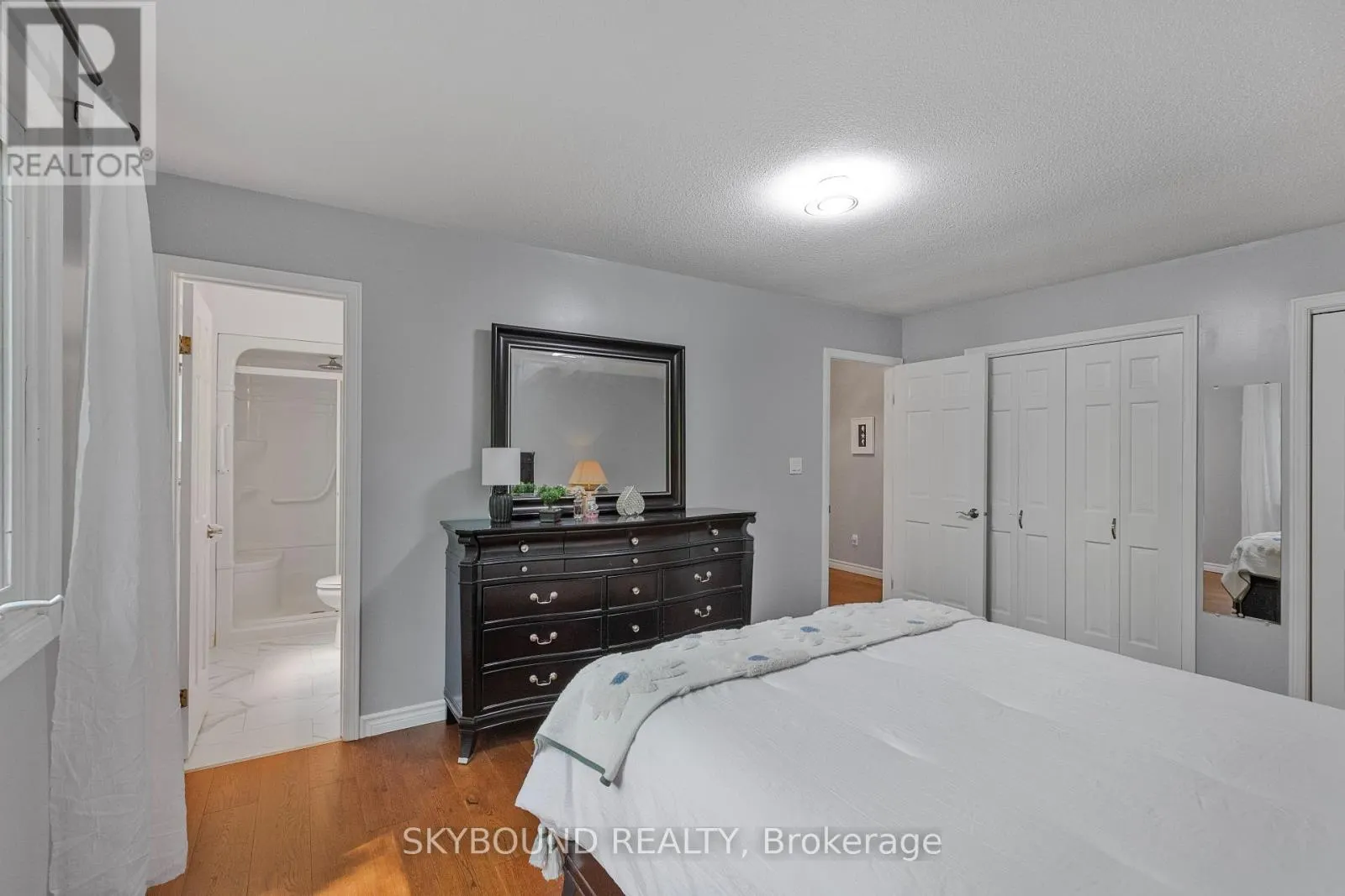 6 ROSELAWN COURT