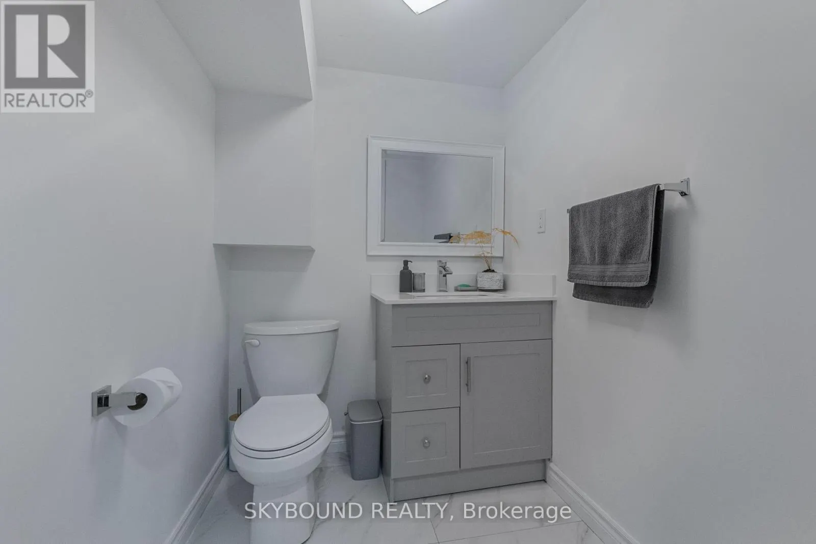 6 ROSELAWN COURT