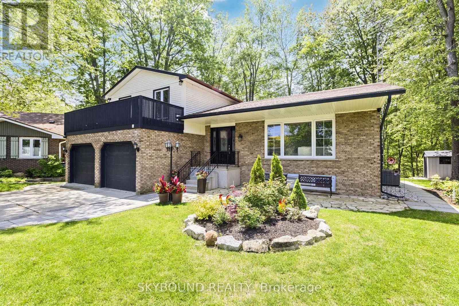 6 ROSELAWN COURT