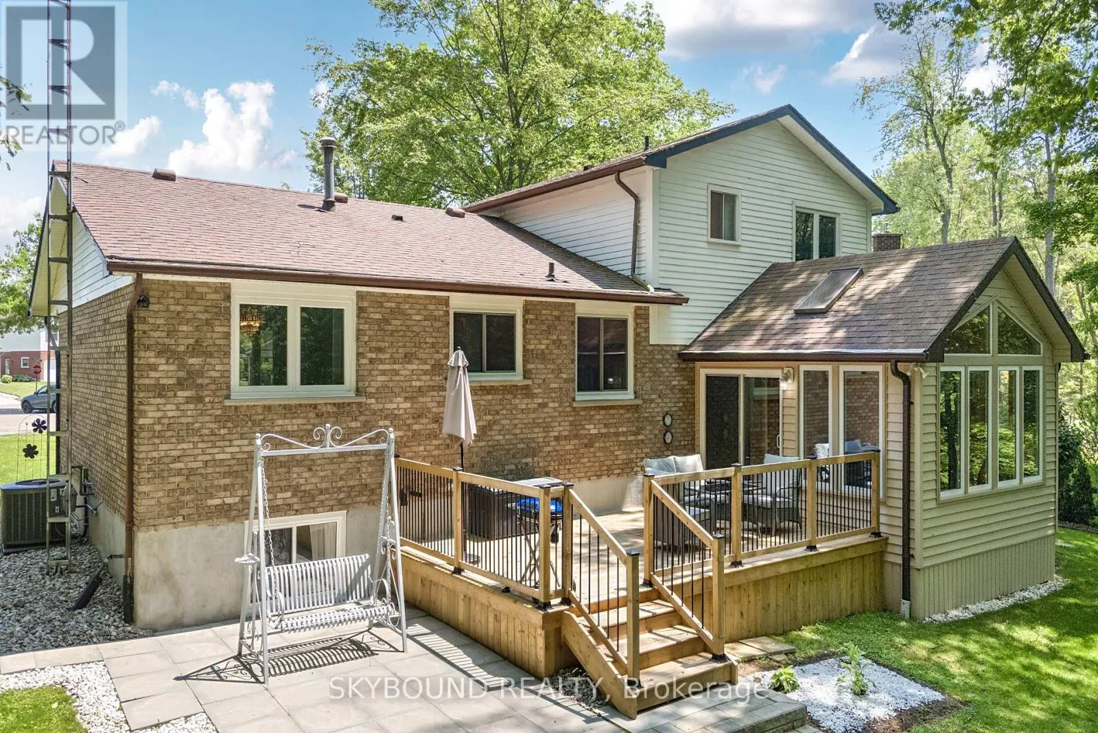 6 ROSELAWN COURT