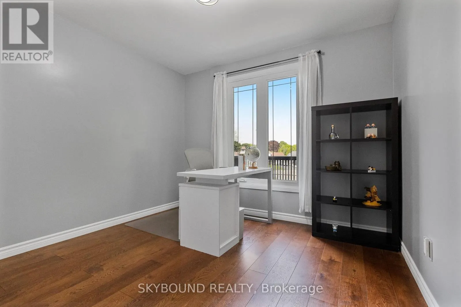 6 ROSELAWN COURT