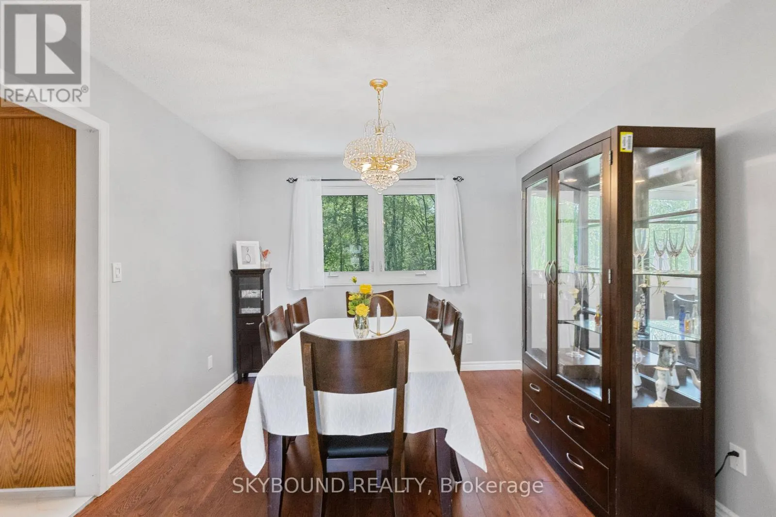 6 ROSELAWN COURT