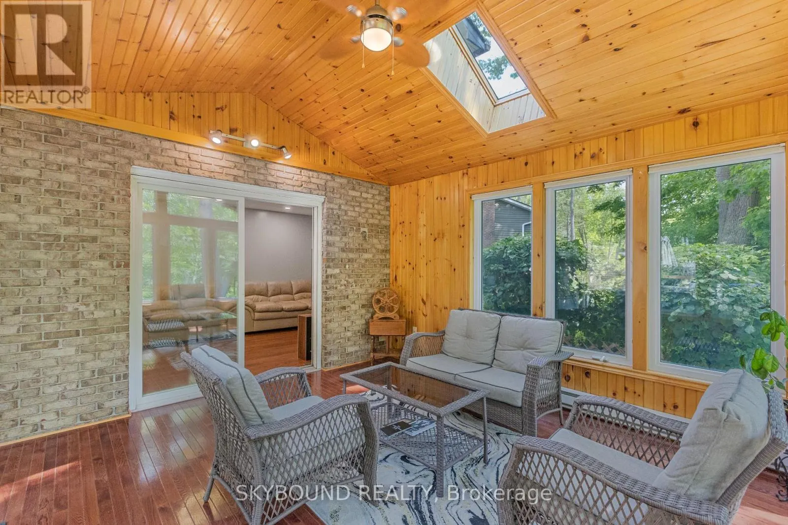6 ROSELAWN COURT