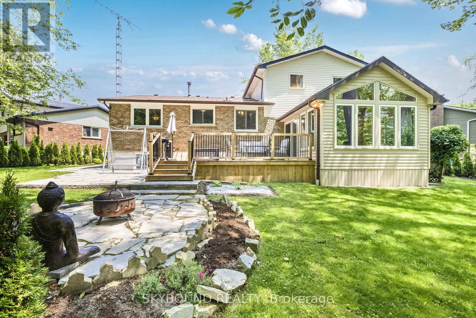 6 ROSELAWN COURT