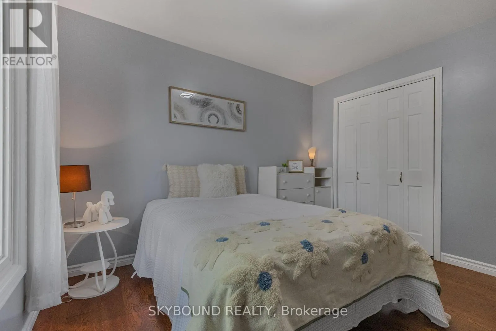 6 ROSELAWN COURT
