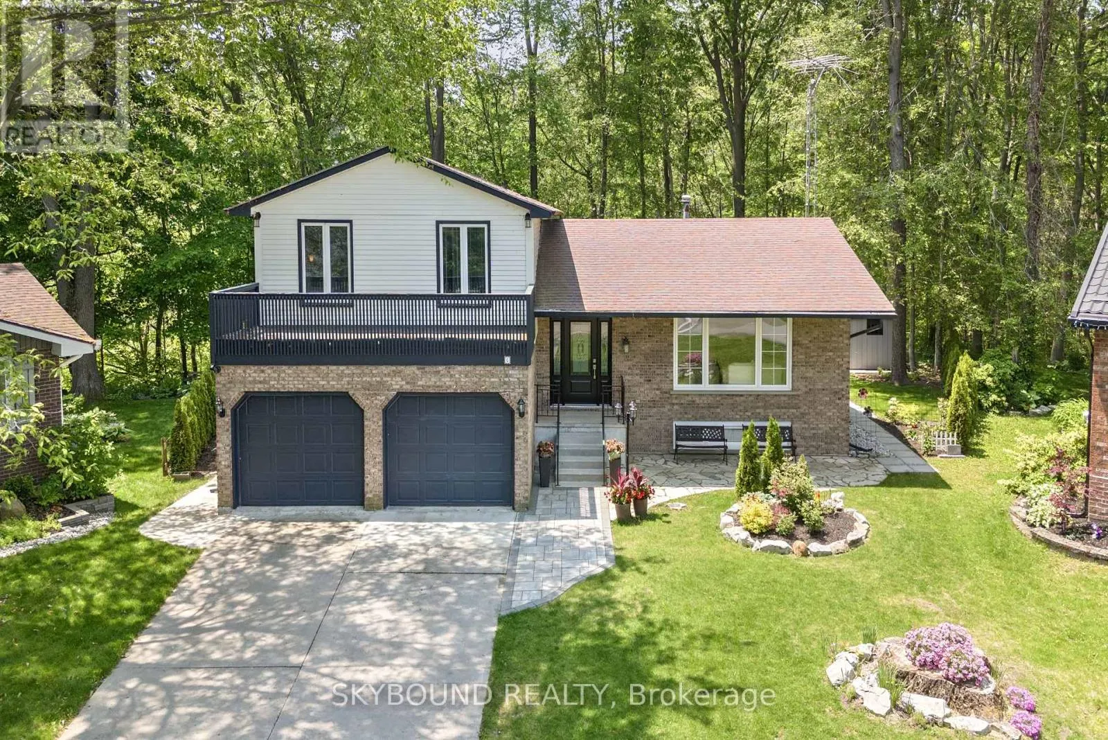 6 ROSELAWN COURT